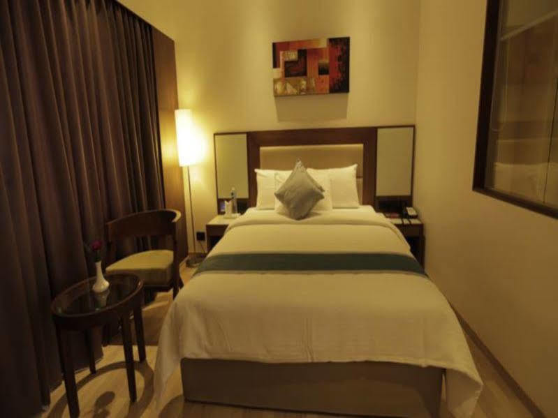 Hotel Park Residency, Kakkanad Kochi Dış mekan fotoğraf